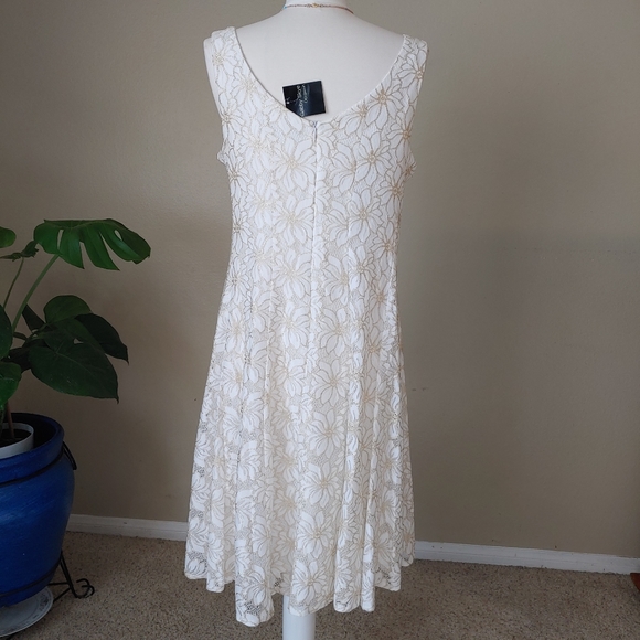Gabby Skye-Fit & Flare Floral Lace Dress Size 16 - Picture 4 of 8